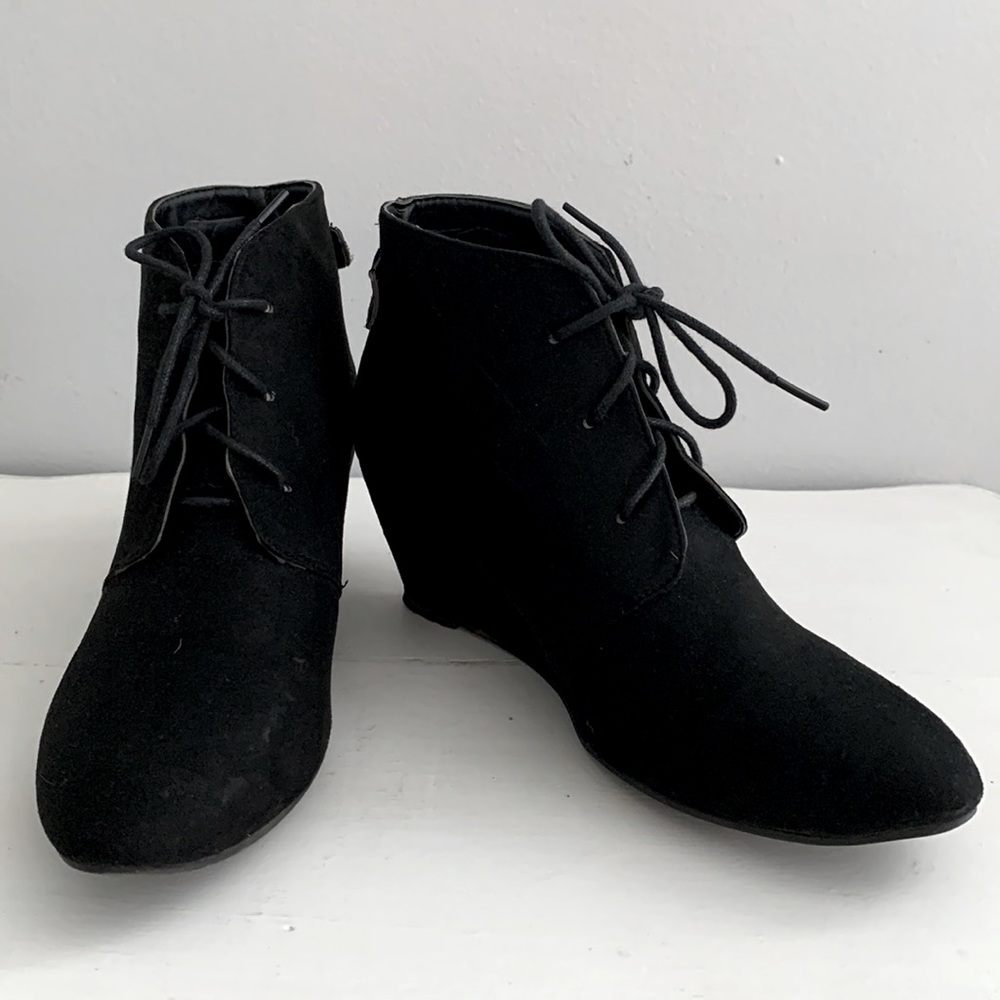🌸Wedged Faux Suede Booties